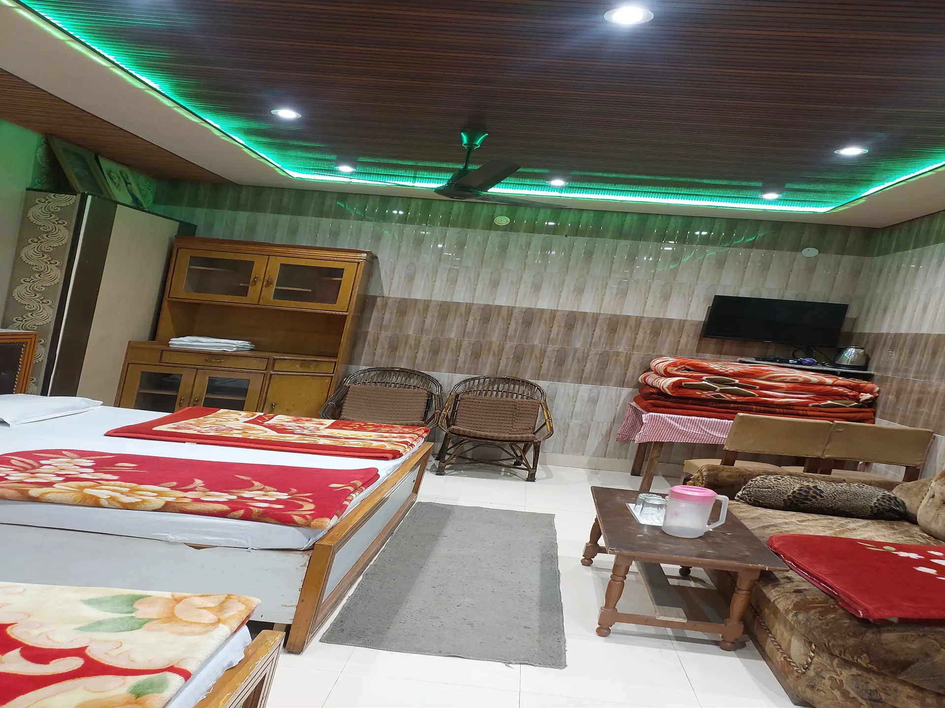 Hotel Suri ( 2kms From Sangam) - Rudraprayag Room