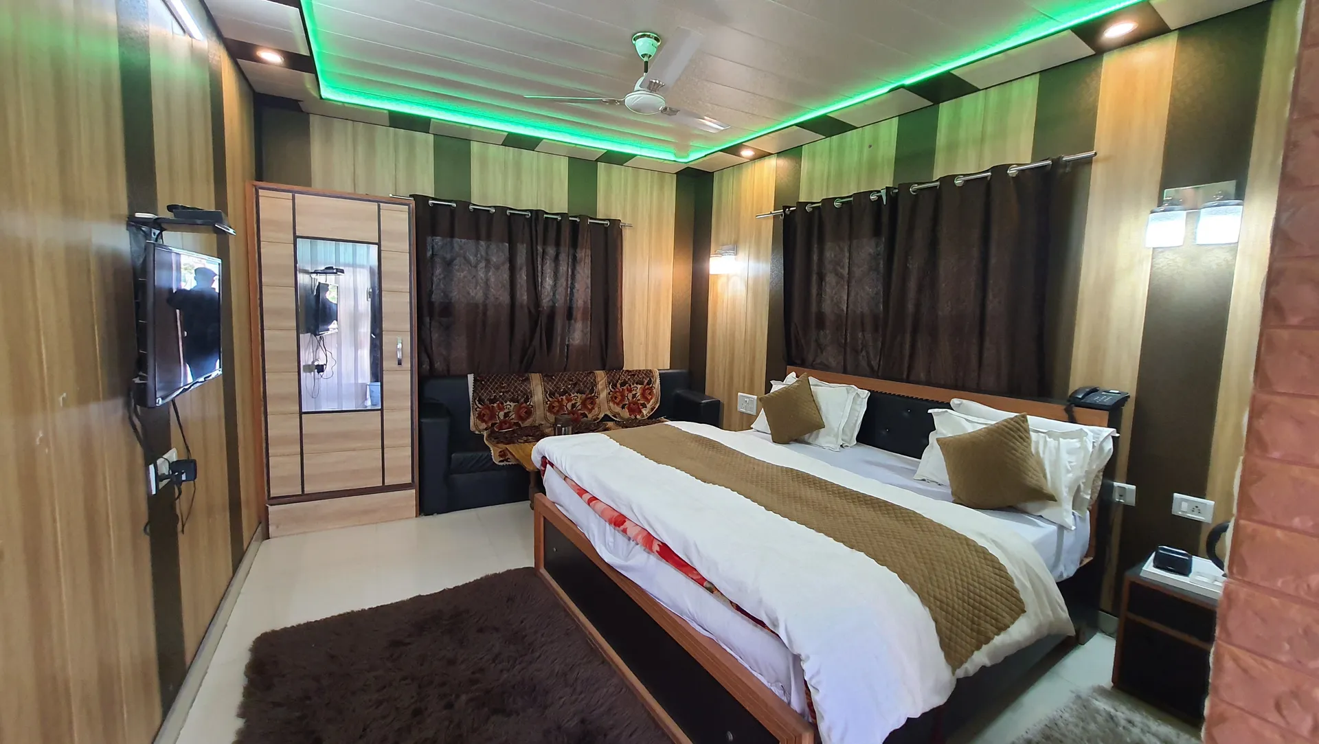 Hotel Suri ( 2kms From Sangam) - Rudraprayag Room