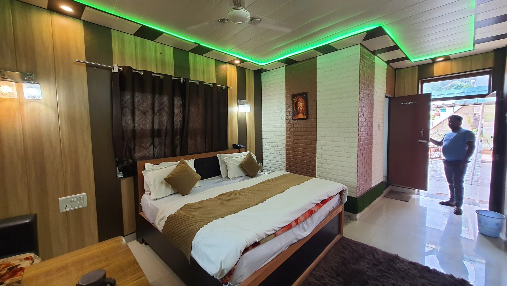 Hotel Suri ( 2kms From Sangam) - Rudraprayag Room