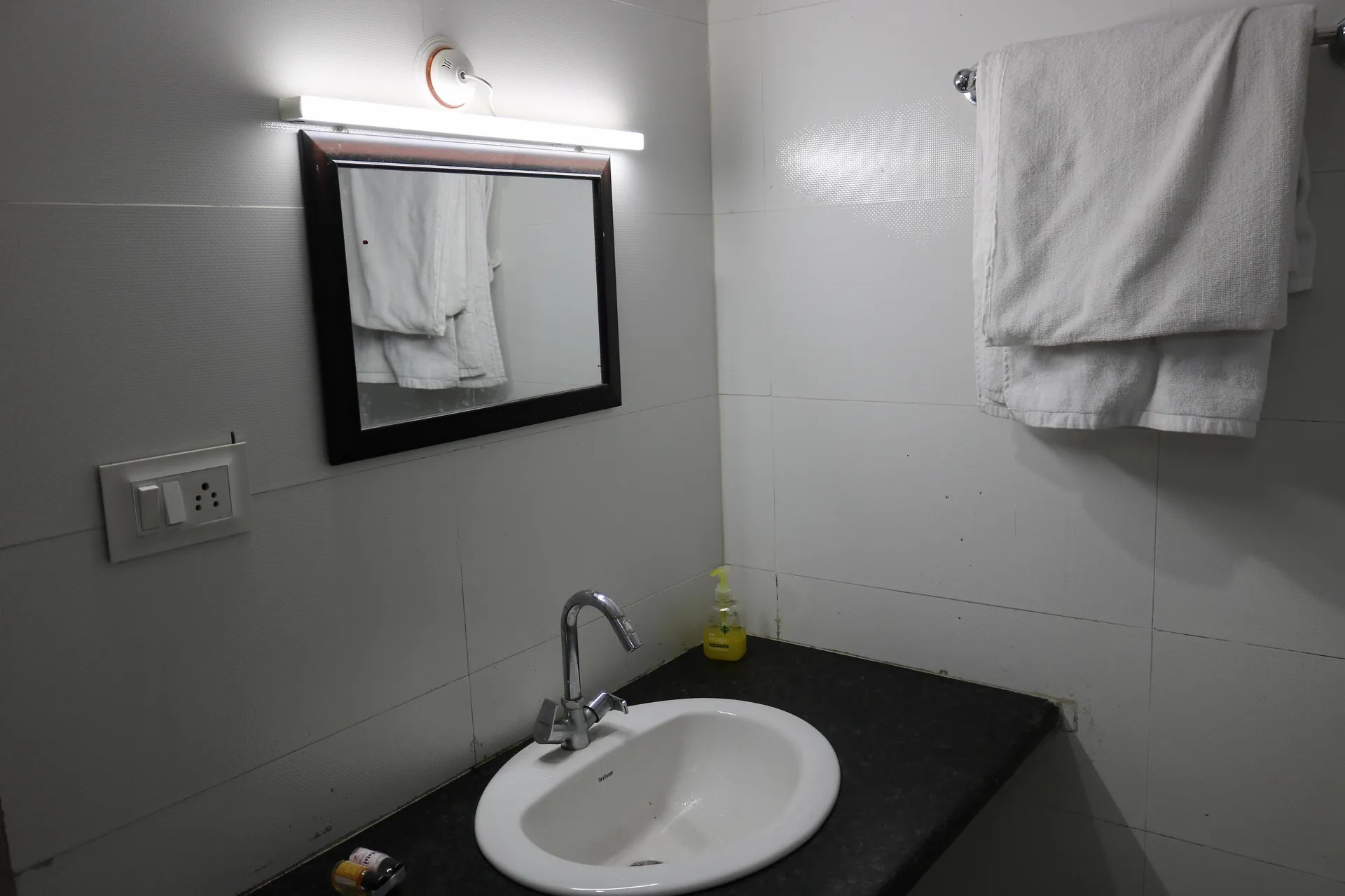 Hotel Suri ( 2kms From Sangam) - Rudraprayag Room