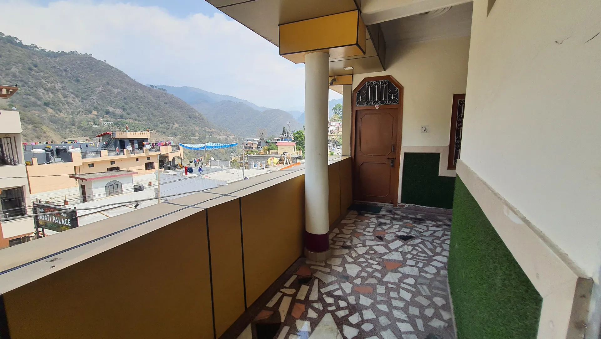 Hotel Suri ( 2kms From Sangam) - Rudraprayag Room