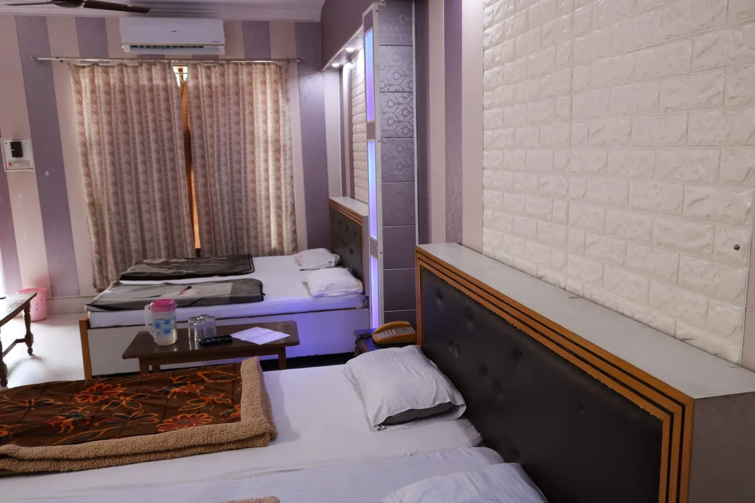 Hotel Suri ( 2kms From Sangam) - Rudraprayag Room