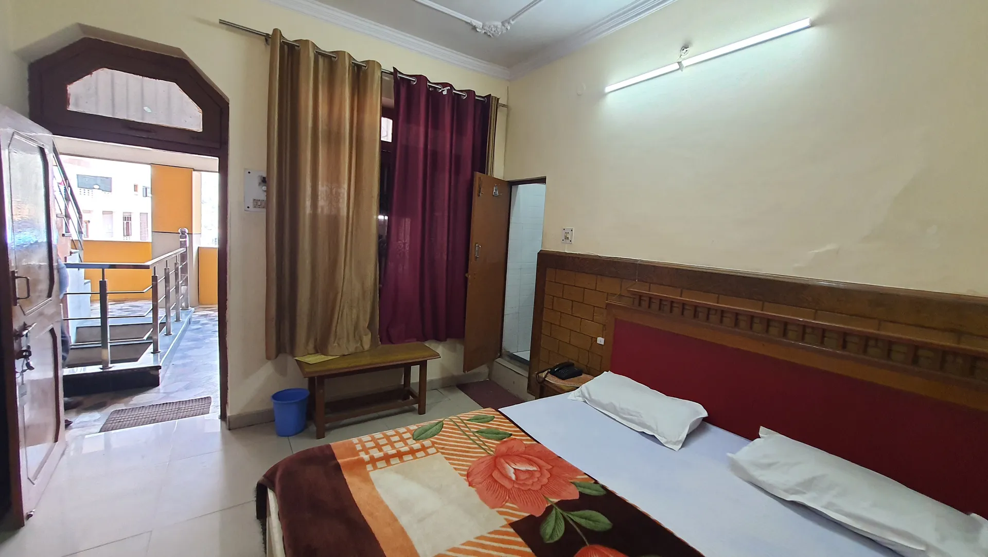 Hotel Suri ( 2kms From Sangam) - Rudraprayag Room