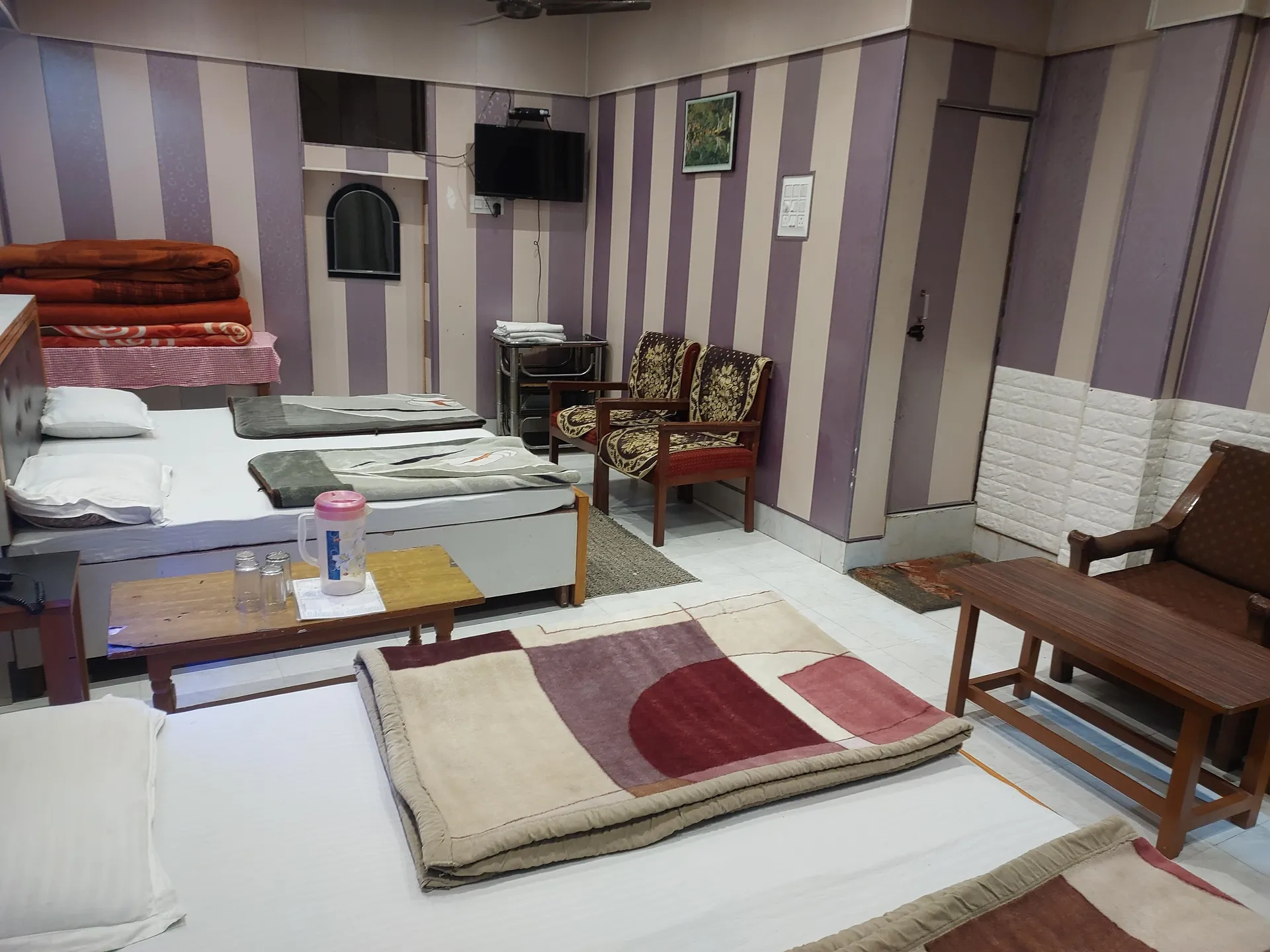 Hotel Suri ( 2kms From Sangam) - Rudraprayag Room