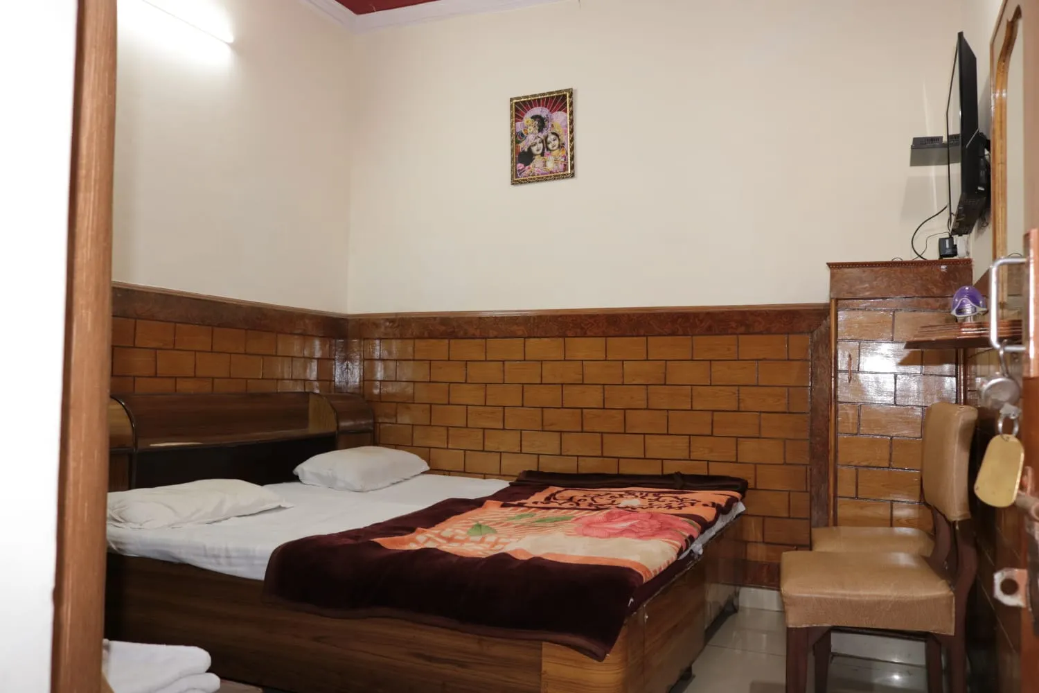Hotel Suri ( 2kms From Sangam) - Rudraprayag Room