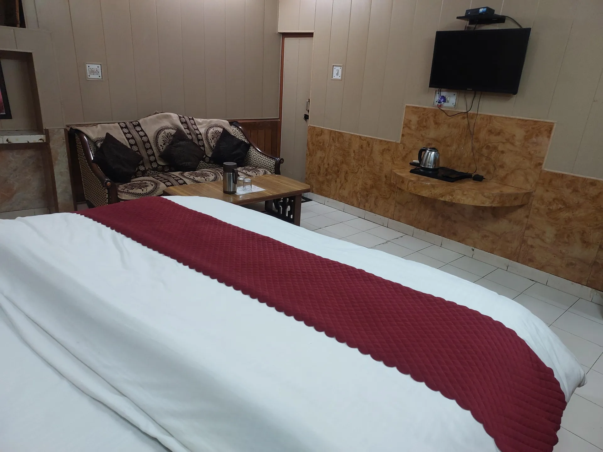 Hotel Suri ( 2kms From Sangam) - Rudraprayag Room