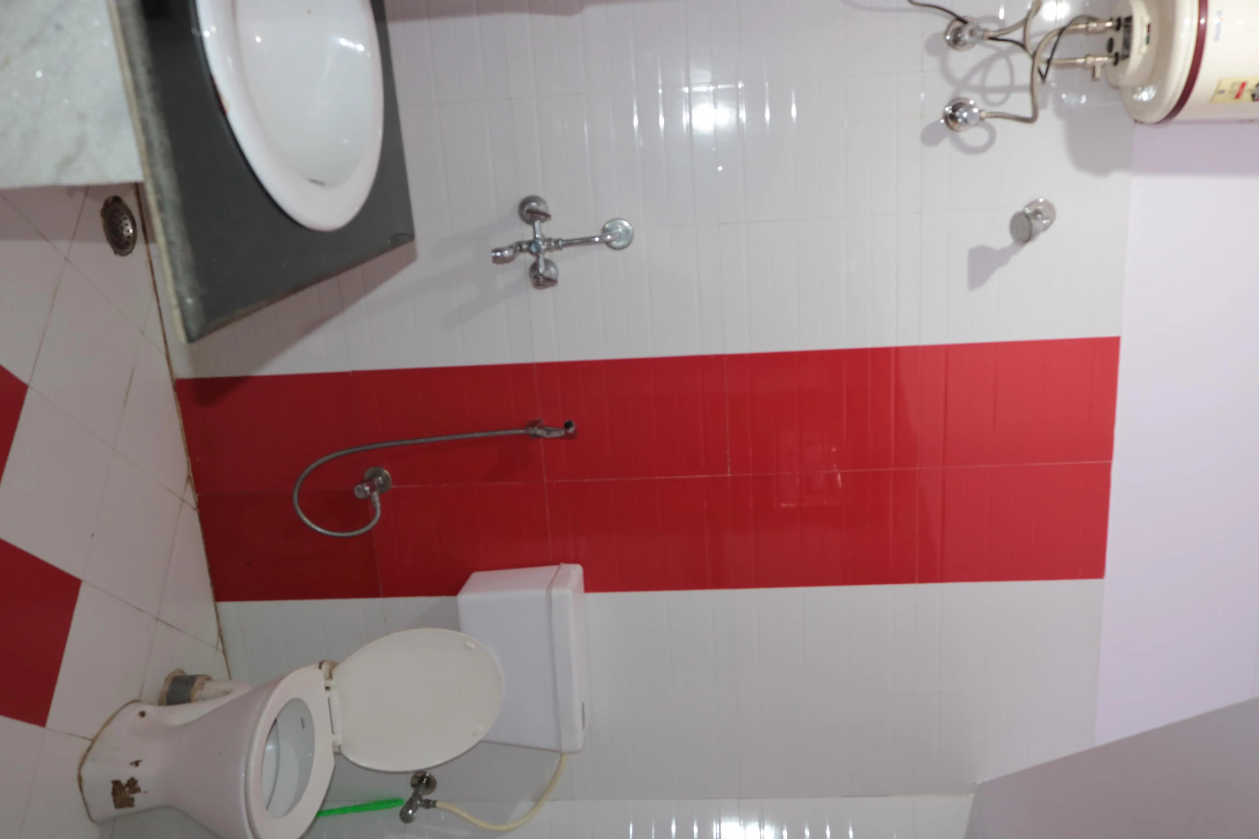 Hotel Suri ( 2kms From Sangam) - Rudraprayag Washroom