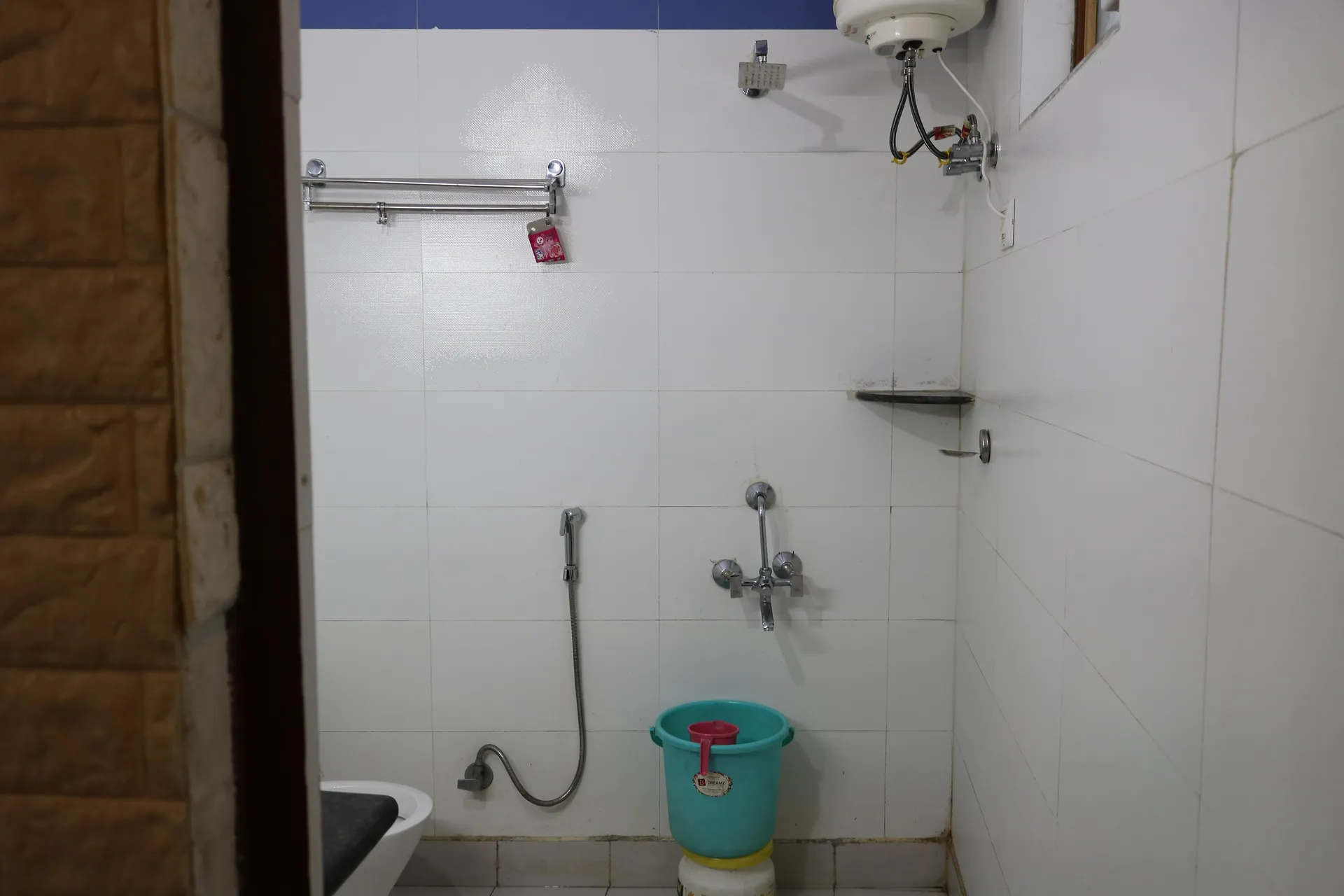Hotel Suri ( 2kms From Sangam) - Rudraprayag Washroom