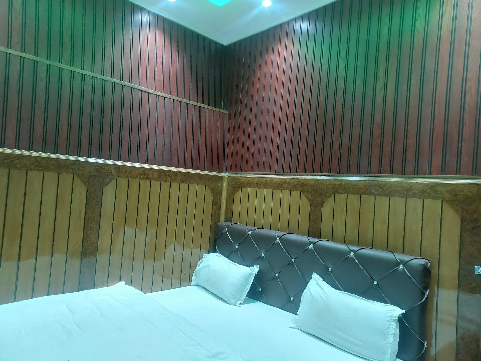 Hotel Suri ( 2kms From Sangam) - Rudraprayag Washroom