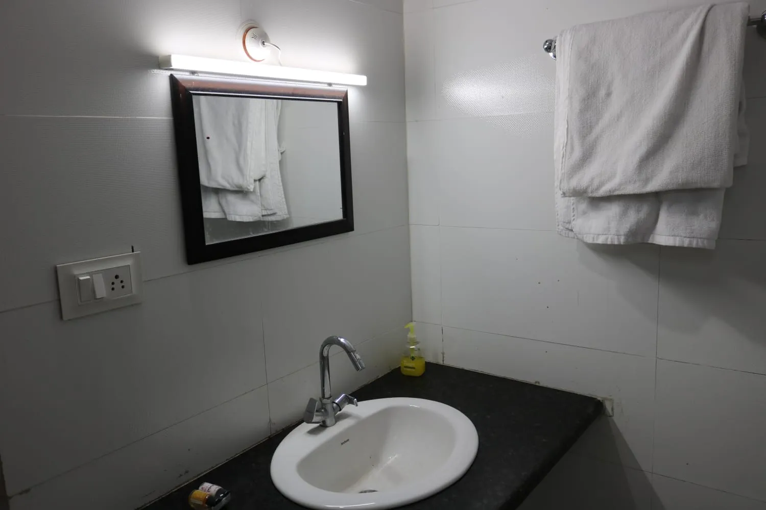 Hotel Suri ( 2kms From Sangam) - Rudraprayag Washroom
