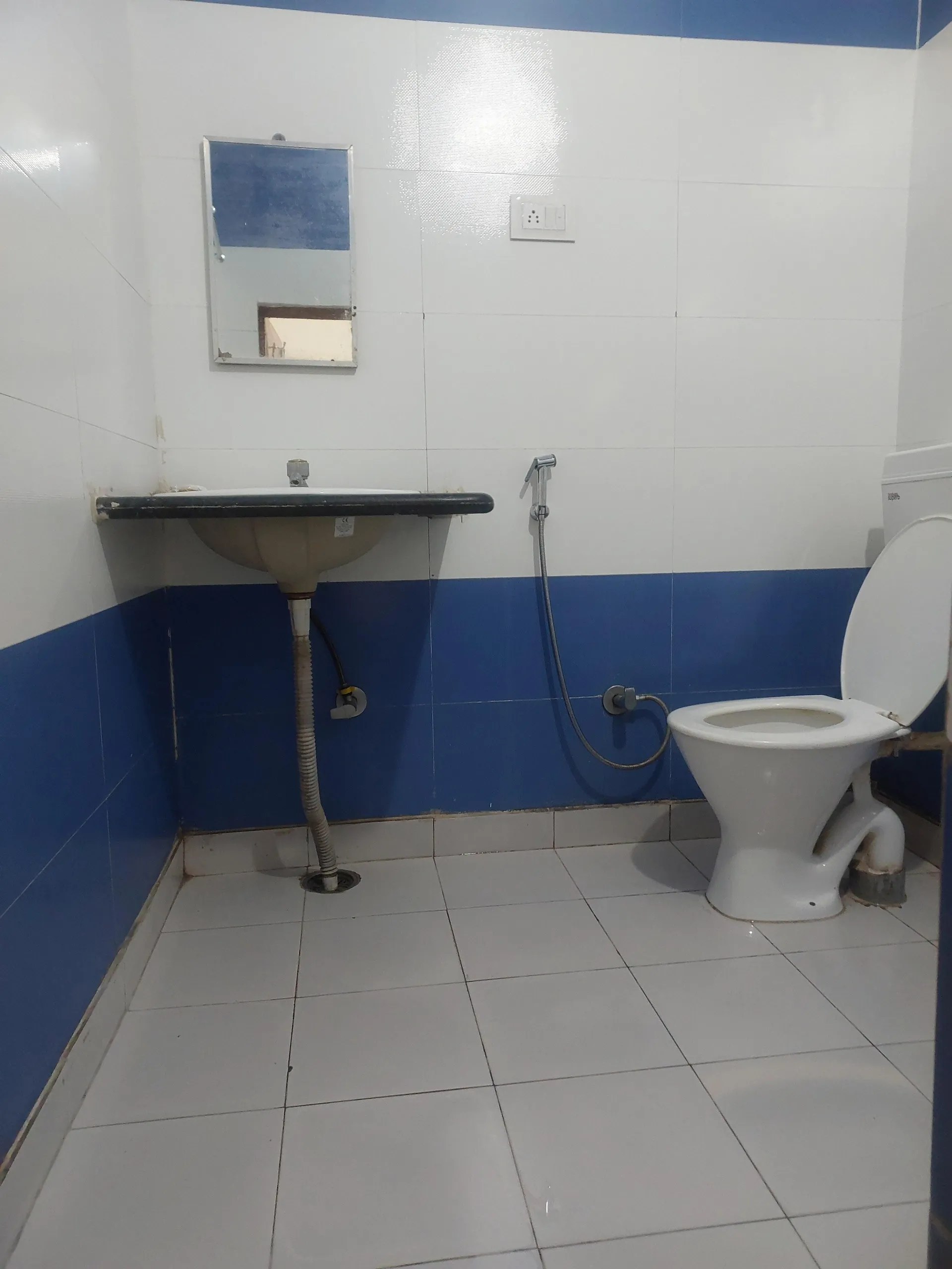 Hotel Suri ( 2kms From Sangam) - Rudraprayag Washroom