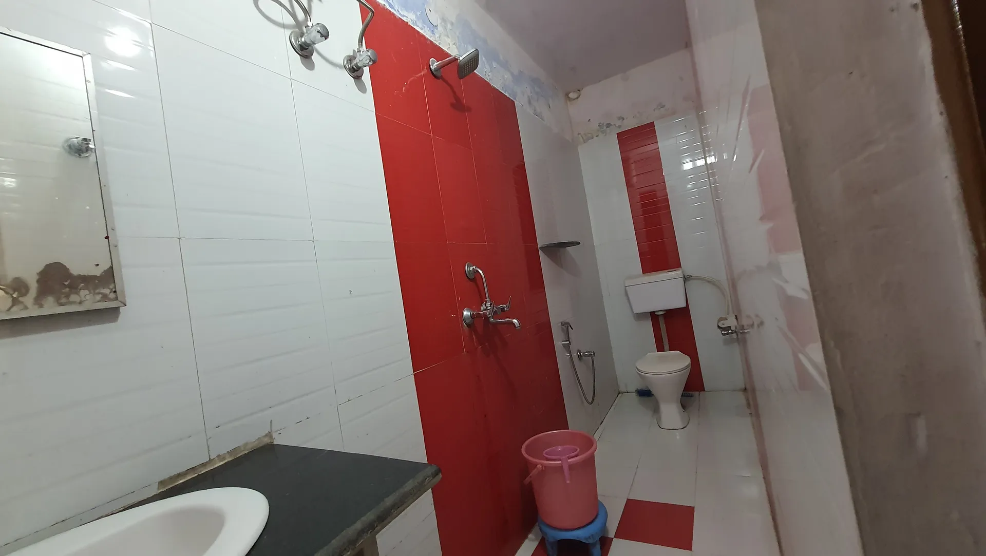 Hotel Suri ( 2kms From Sangam) - Rudraprayag Washroom