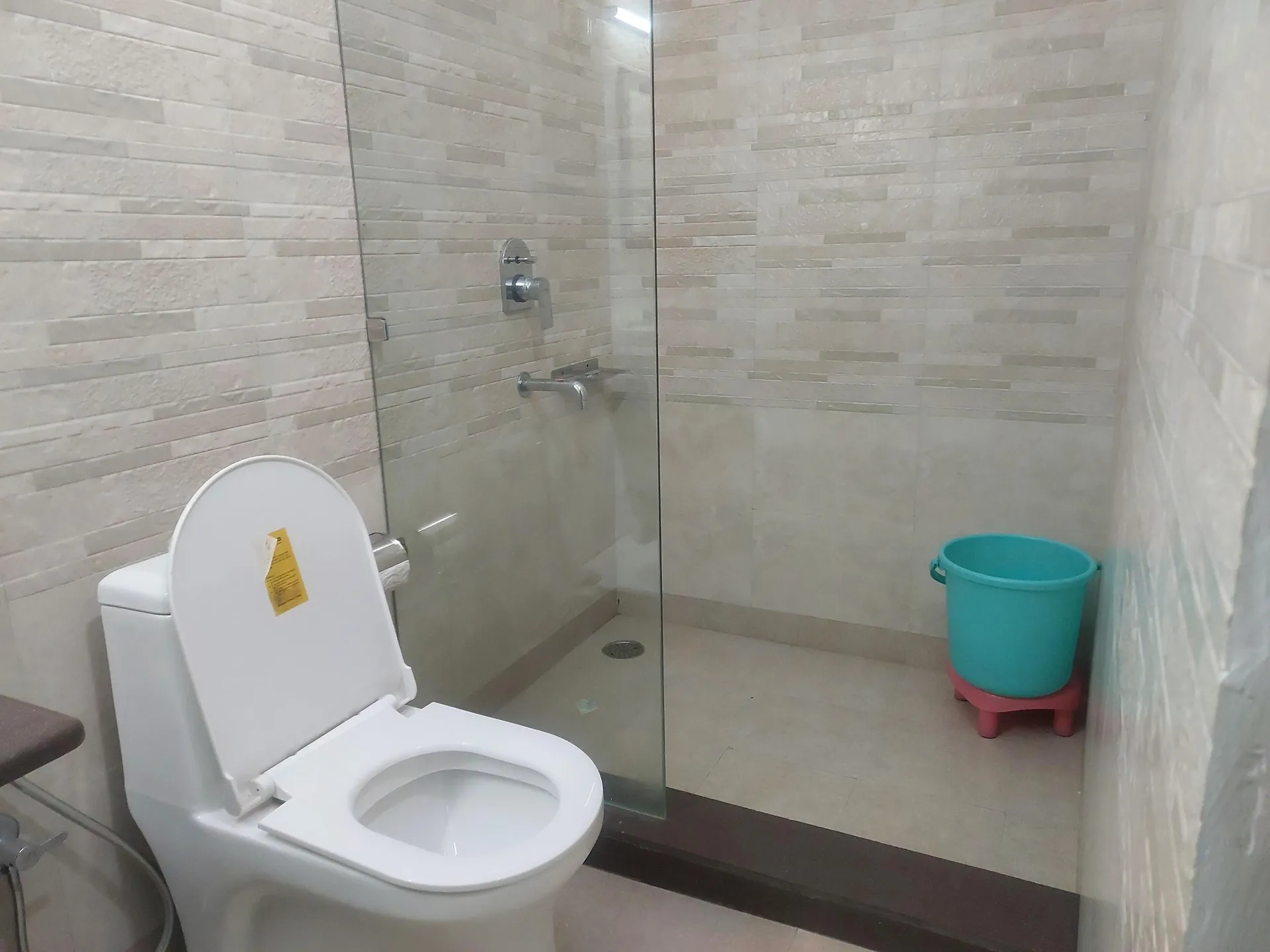 Hotel Suri ( 2kms From Sangam) - Rudraprayag Washroom