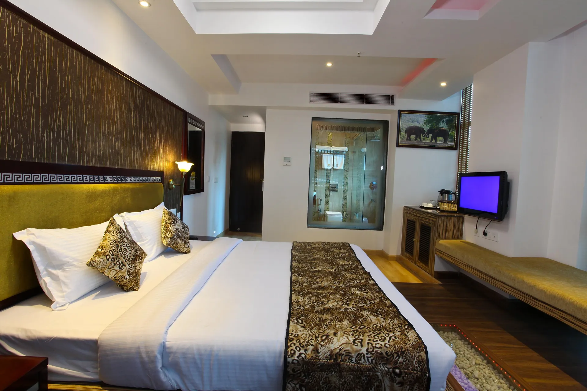 Hotel Tigers Roare Room