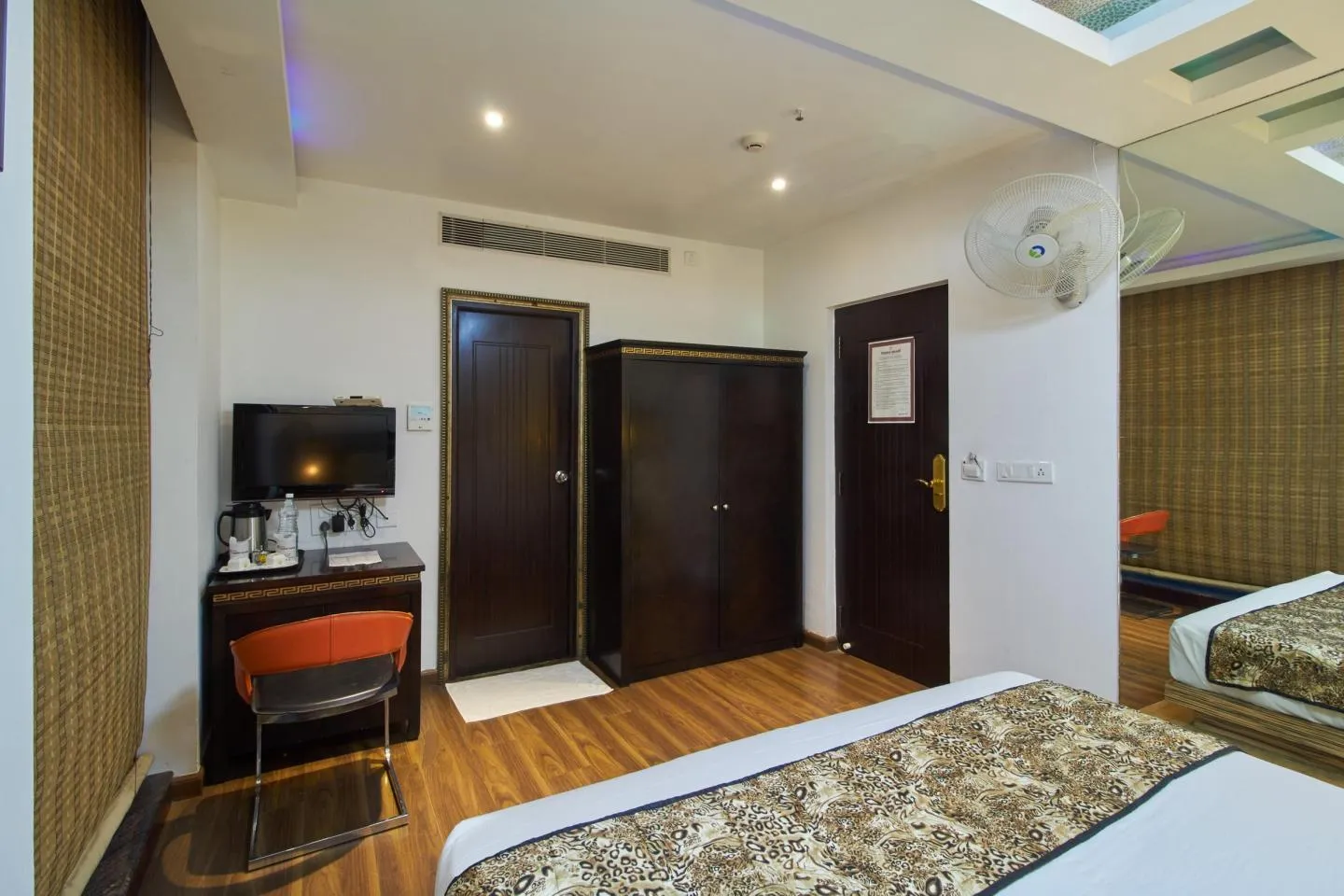 Hotel Tigers Roare Room
