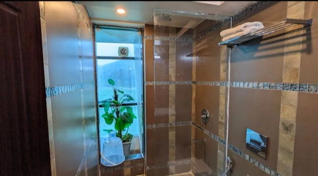 Hotel Tigers Roare Washroom