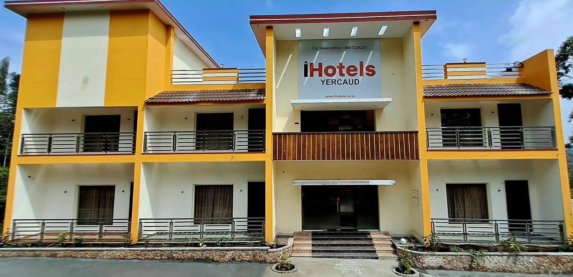 iHotels Yercaud. Entrance