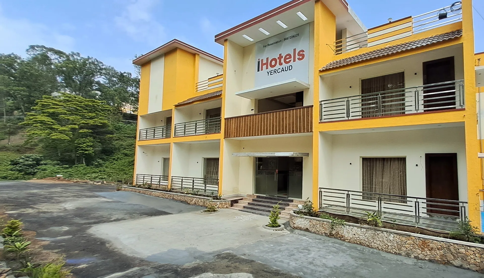 iHotels Yercaud. Entrance