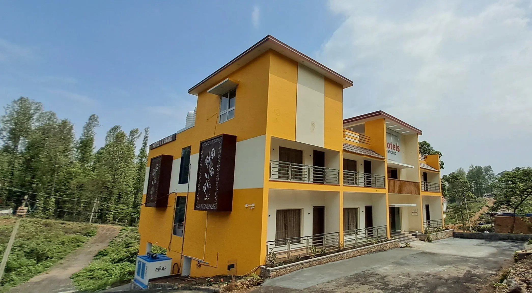 iHotels Yercaud. Facade