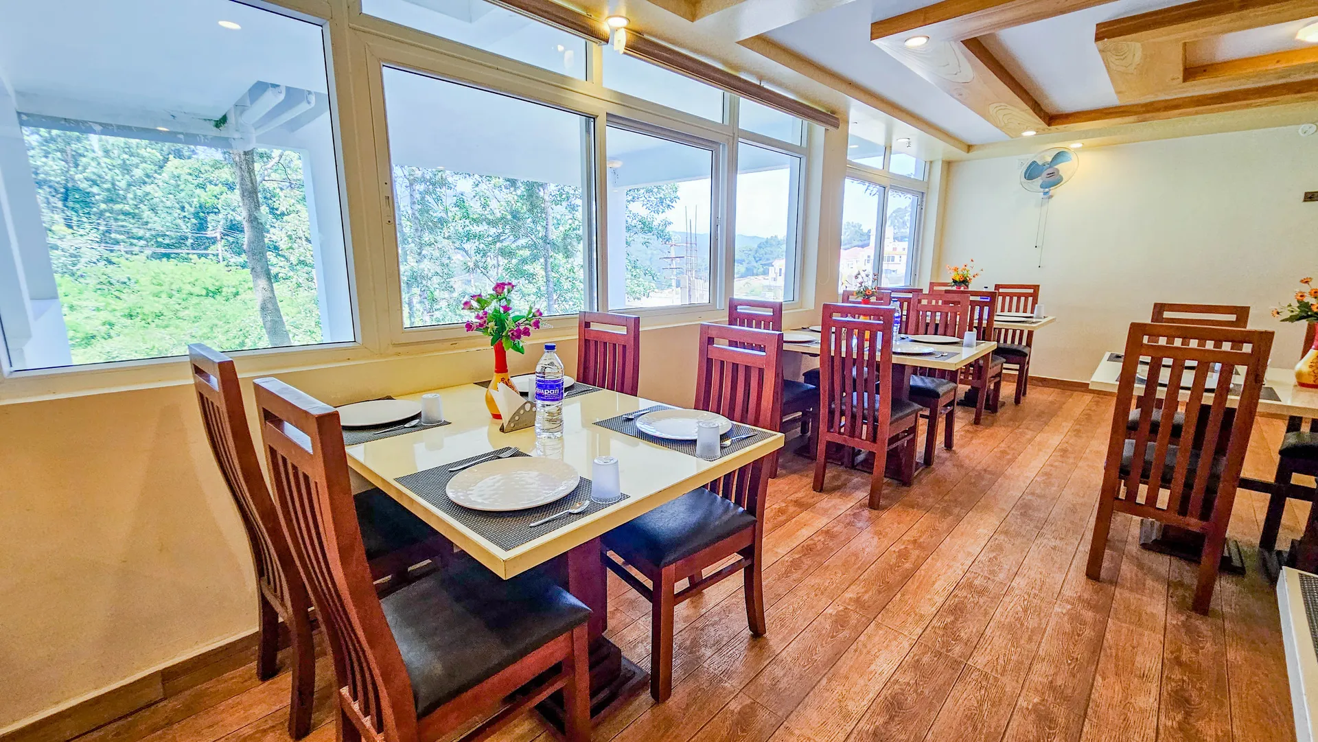 iHotels Yercaud. Restaurant