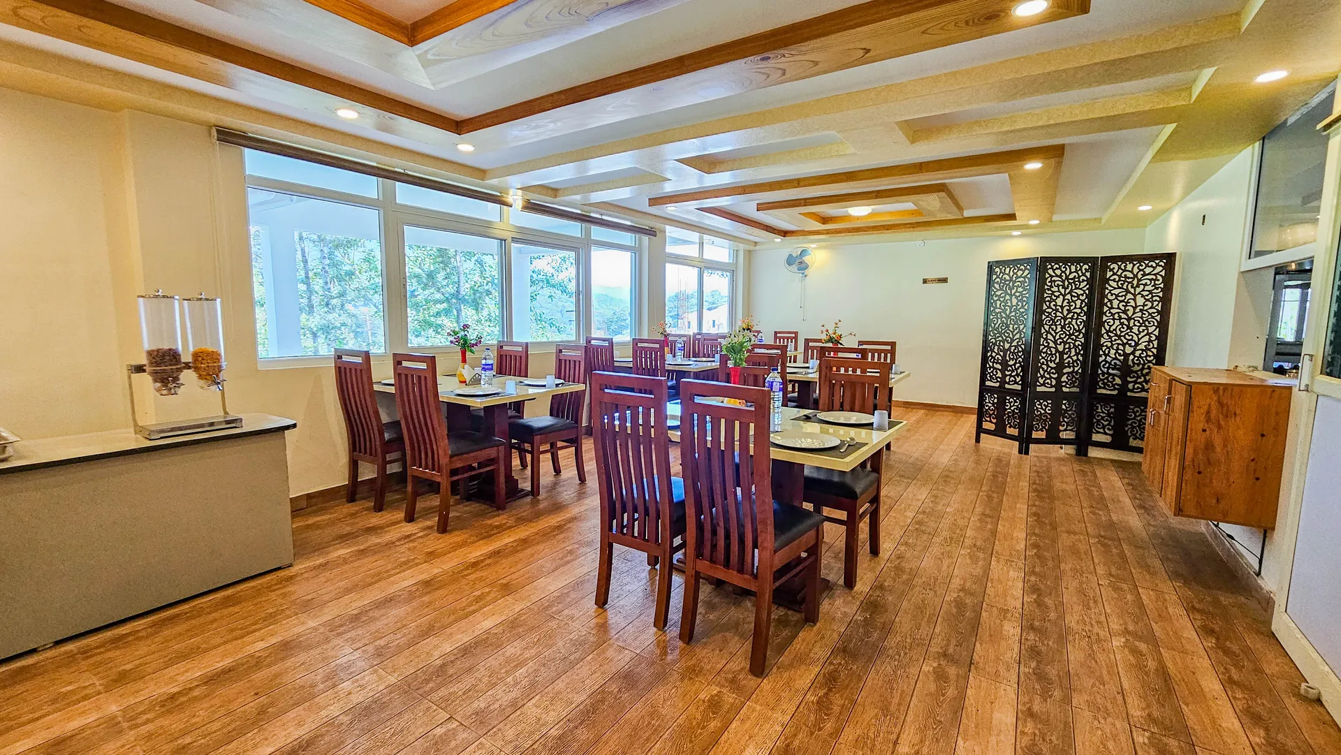 iHotels Yercaud. Restaurant