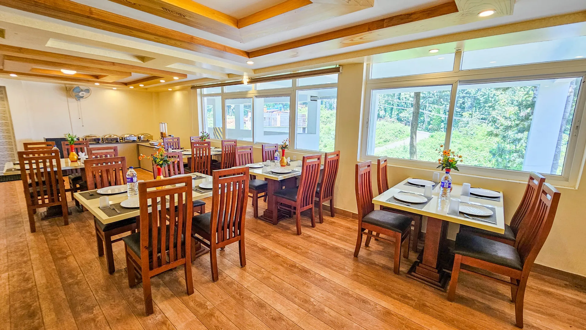 iHotels Yercaud. Restaurant