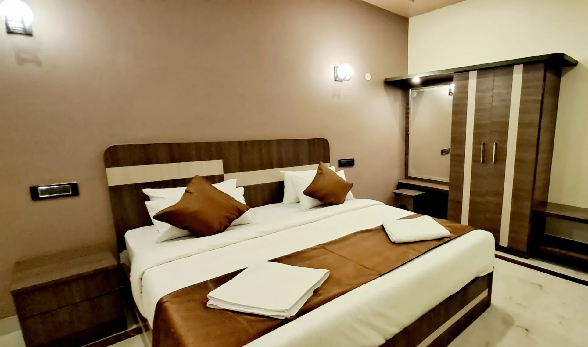 iHotels Yercaud. Room