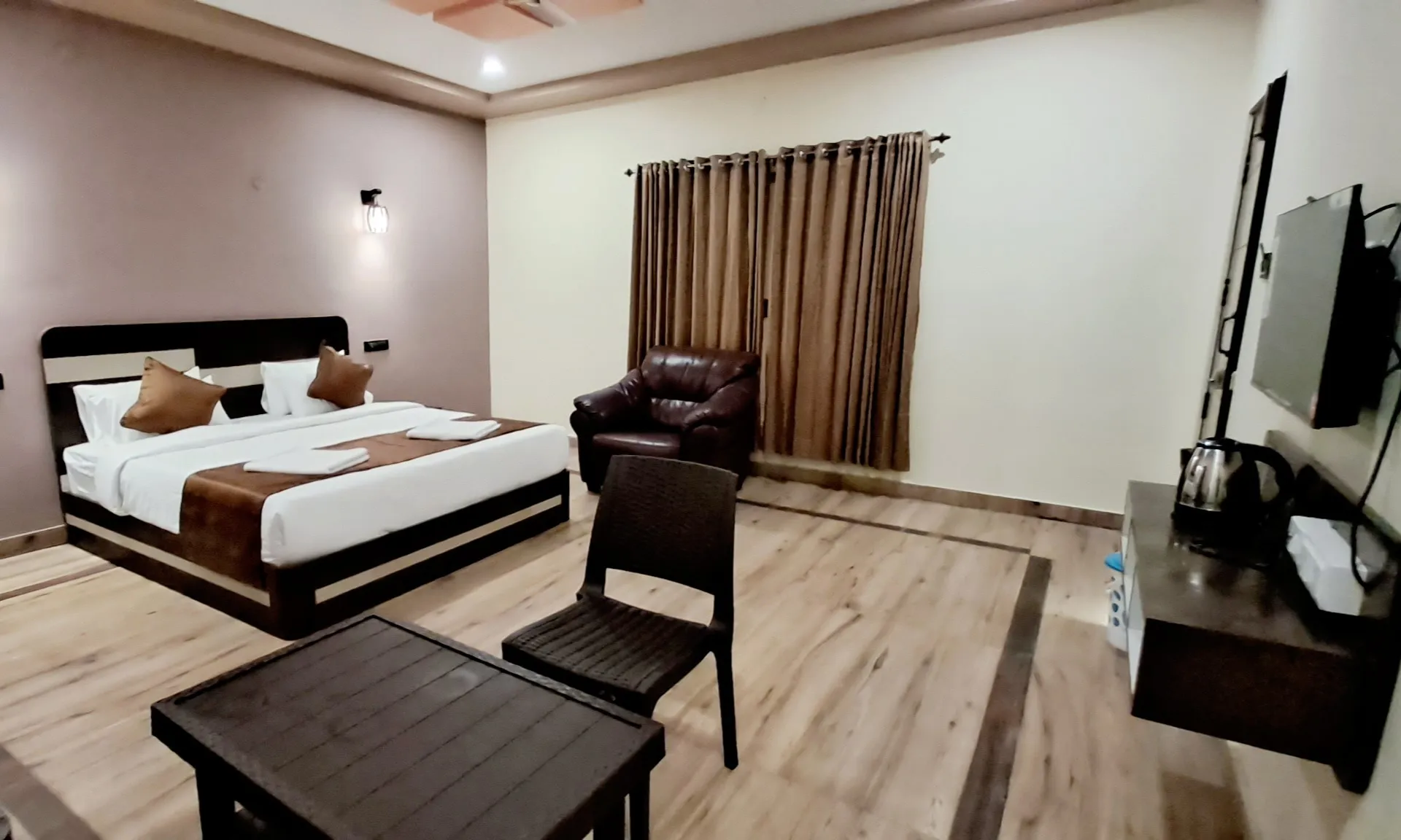 iHotels Yercaud. Room