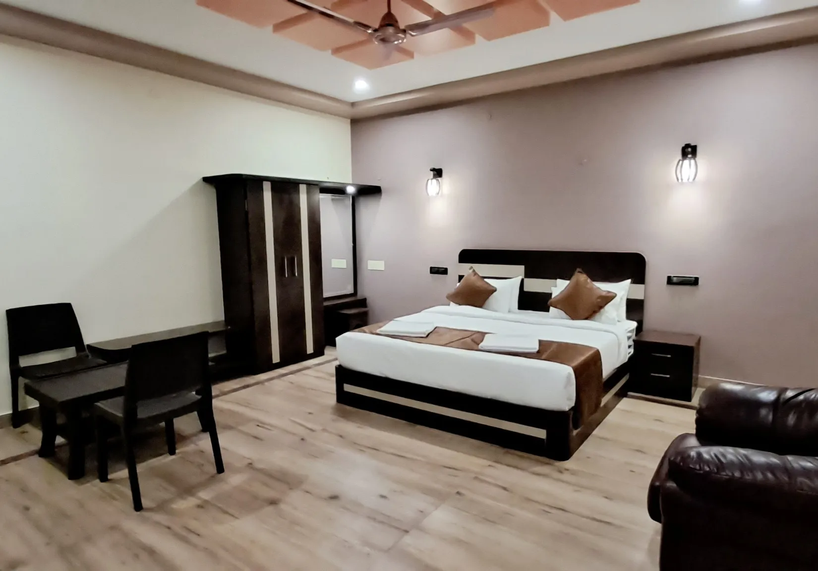 iHotels Yercaud. Room