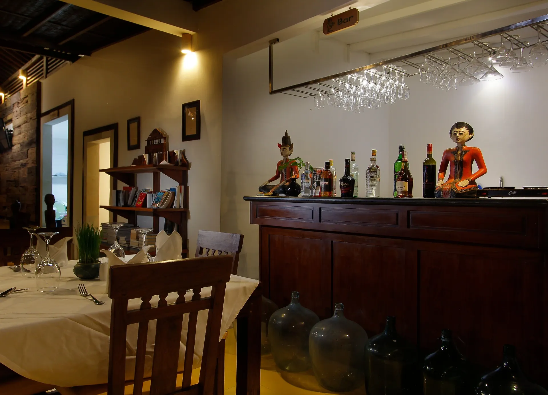 Alam Puisi Villa Dining