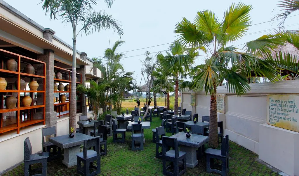 Alam Puisi Villa Dining