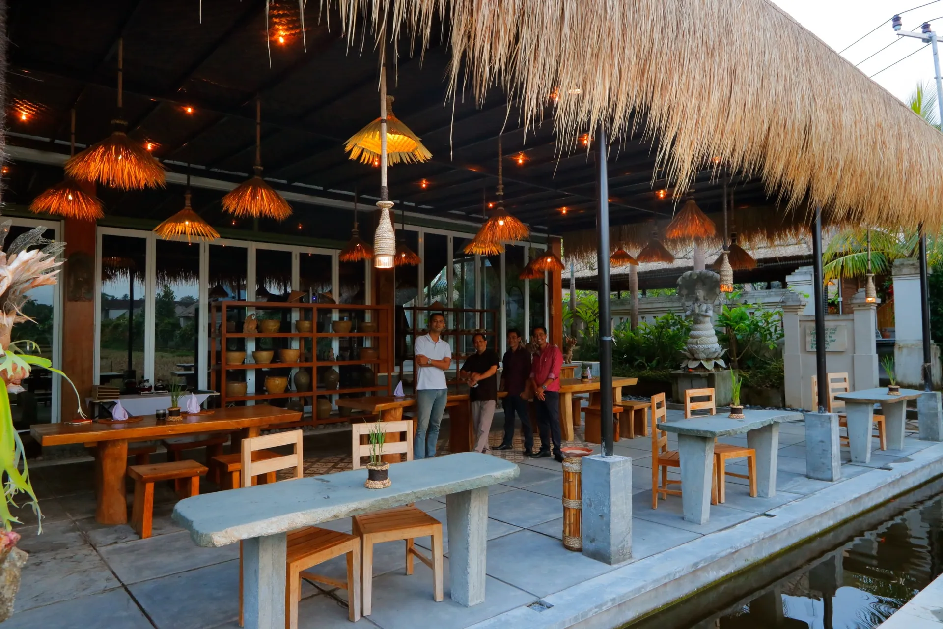 Alam Puisi Villa Dining