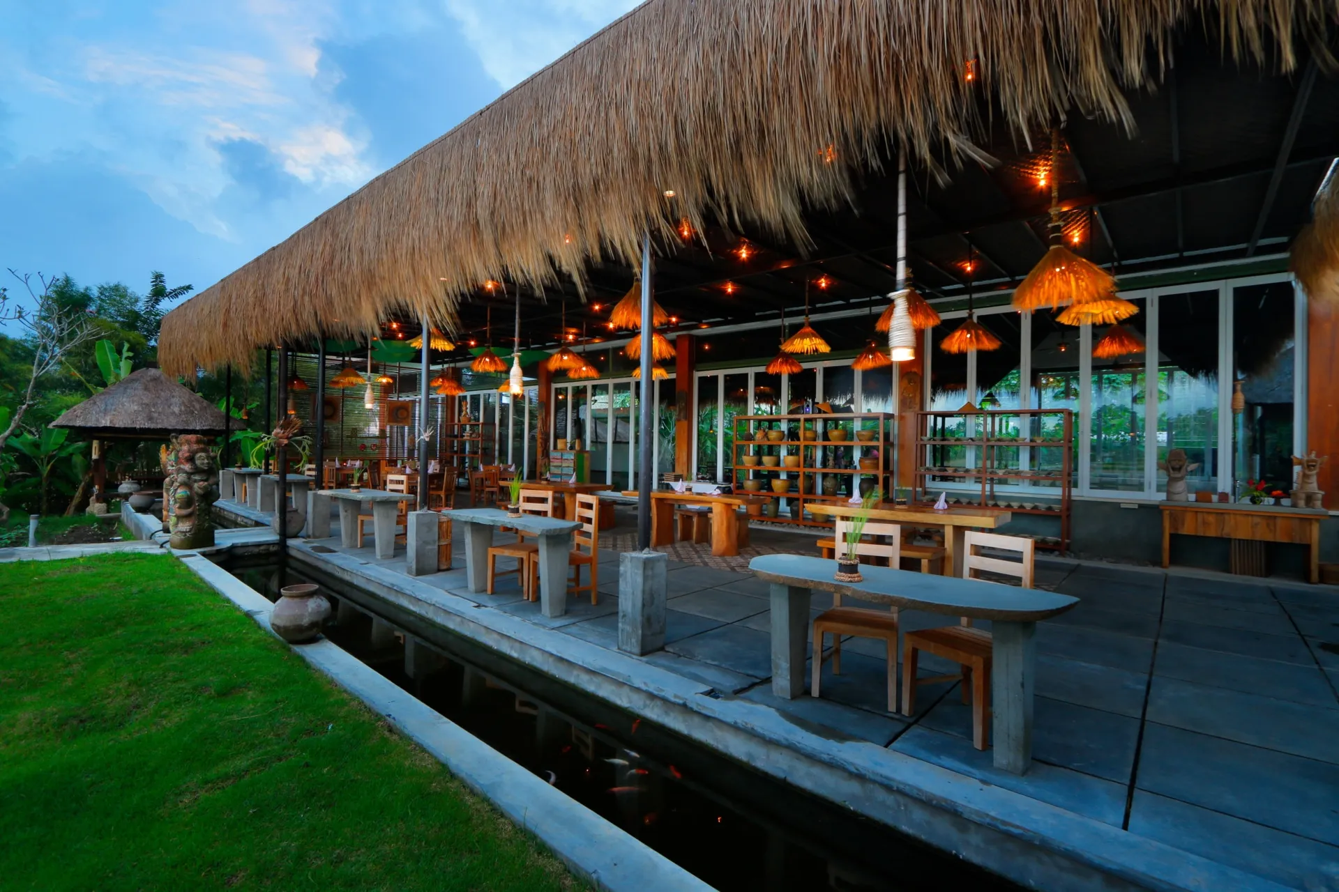 Alam Puisi Villa Dining