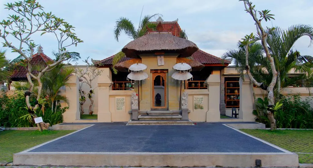 Alam Puisi Villa Entrance
