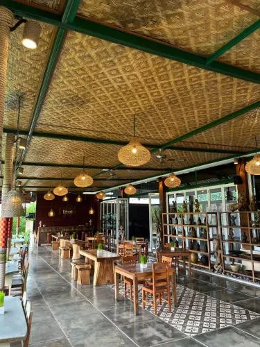Alam Puisi Villa Restaurant