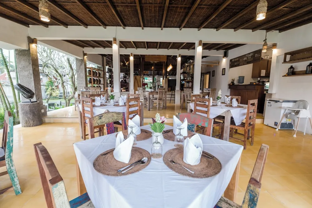 Alam Puisi Villa Restaurant