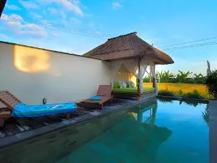 Alam Puisi Villa Swimming Pool