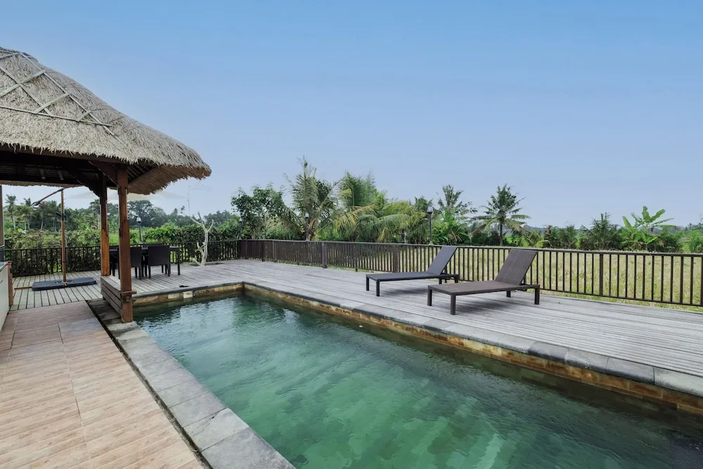 Alam Puisi Villa Swimming Pool