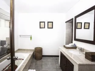 Alam Puisi Villa Washroom