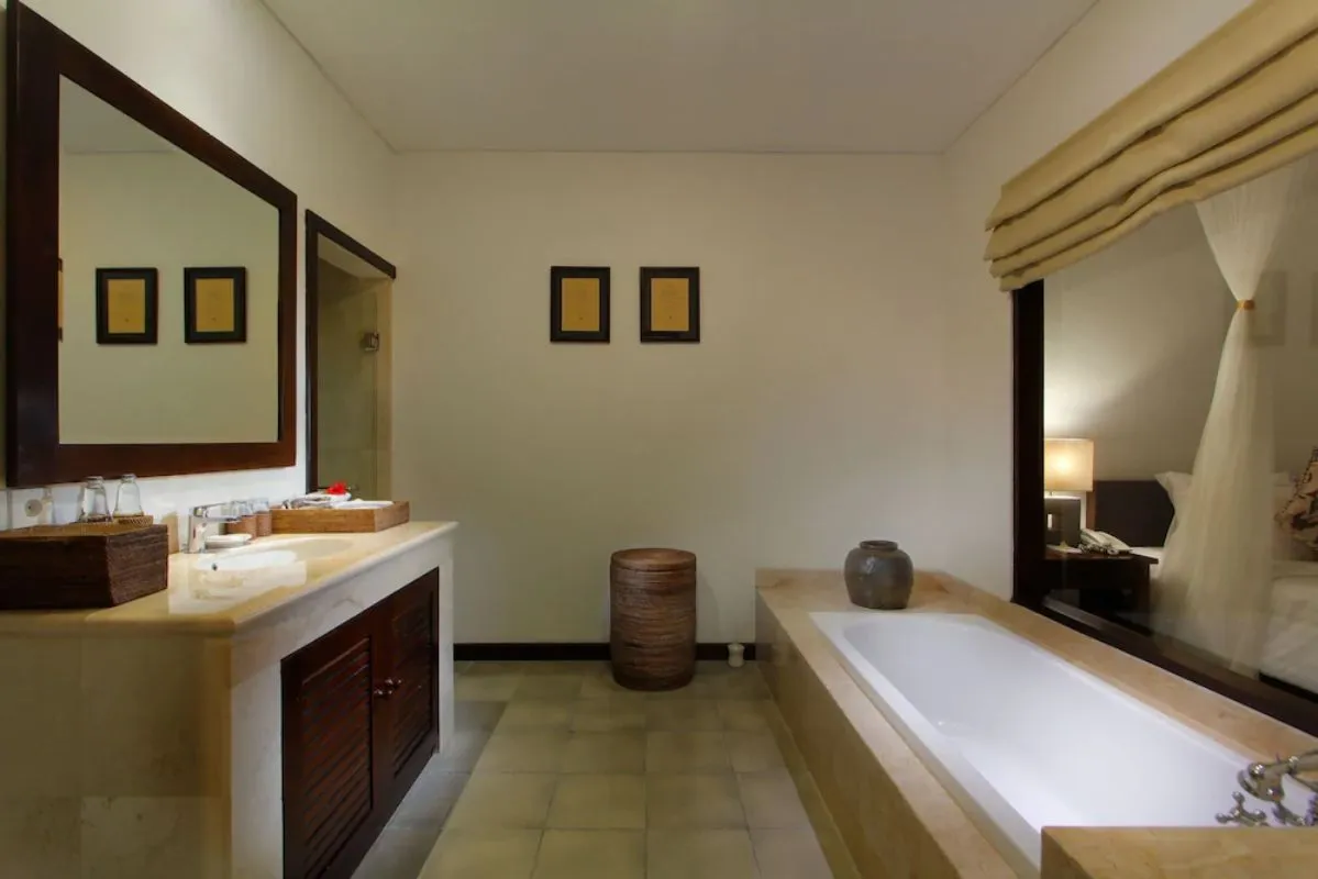 Alam Puisi Villa Washroom