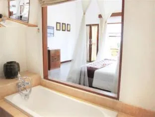 Alam Puisi Villa Washroom