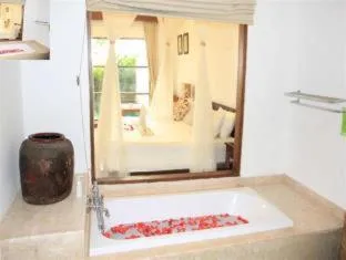 Alam Puisi Villa Washroom