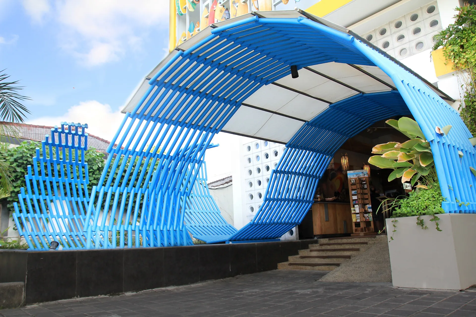 Bliss Surfer Hotel Legian Entrance