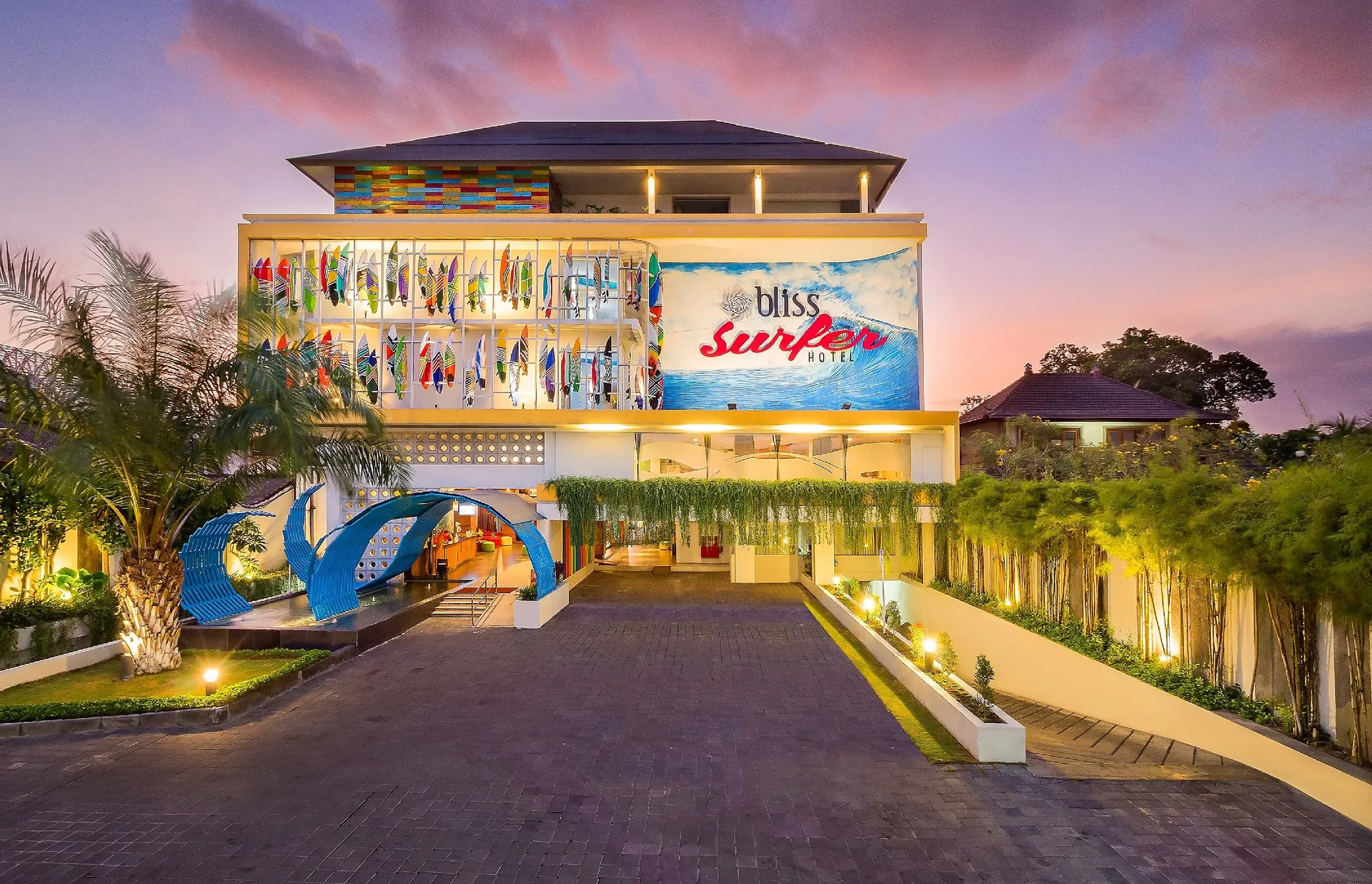 Bliss Surfer Hotel Legian Facade