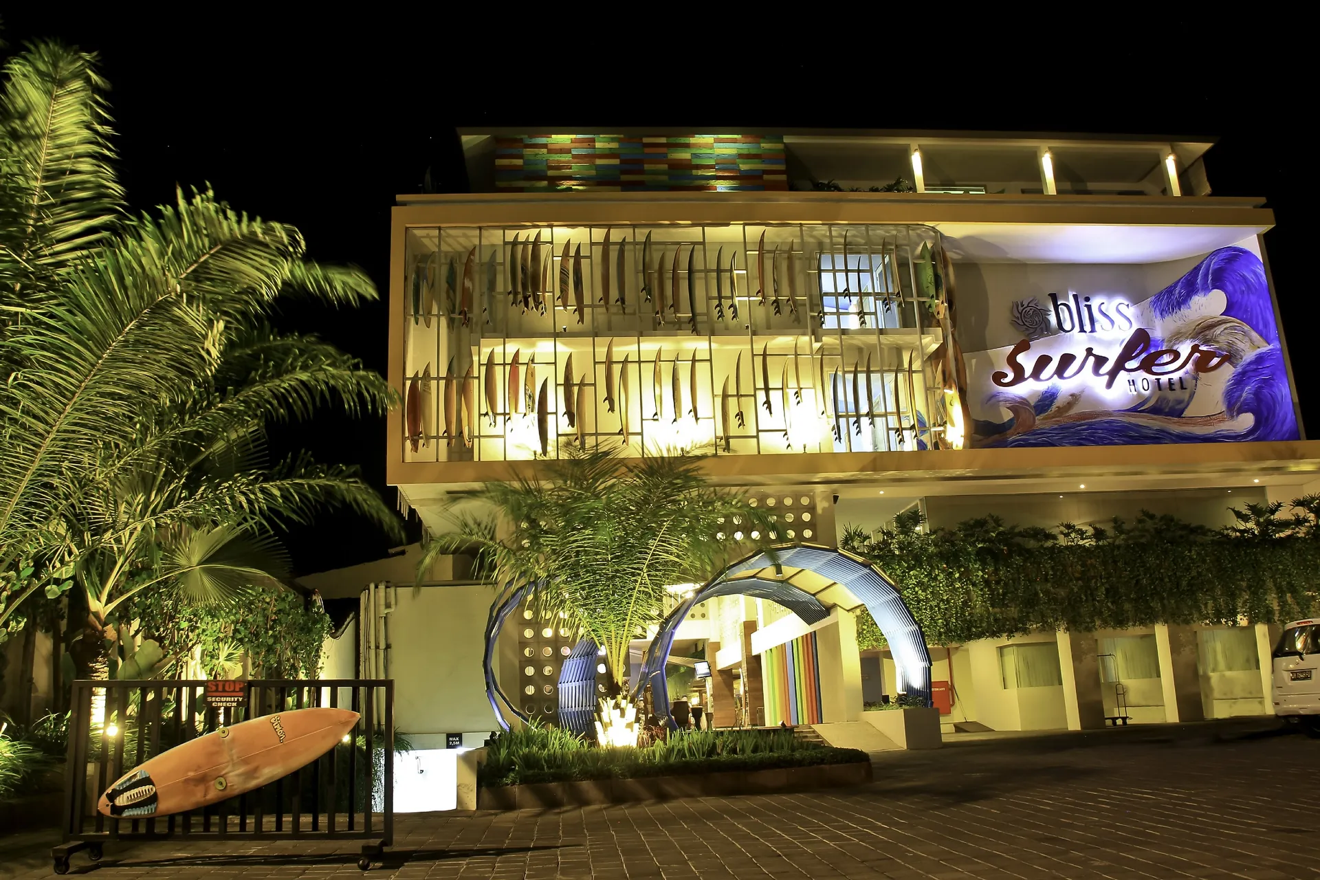 Bliss Surfer Hotel Legian Facade