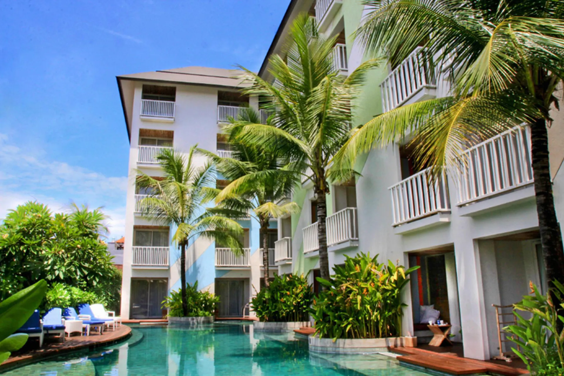 Bliss Surfer Hotel Legian Facade