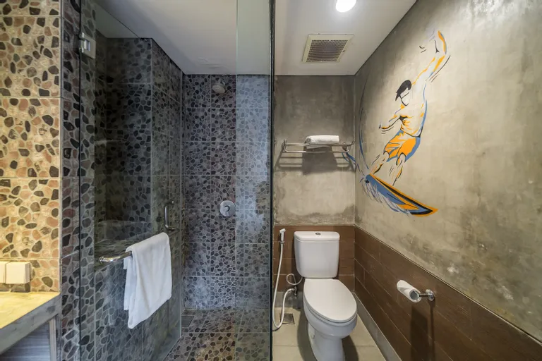 Bliss Surfer Hotel Legian Washroom