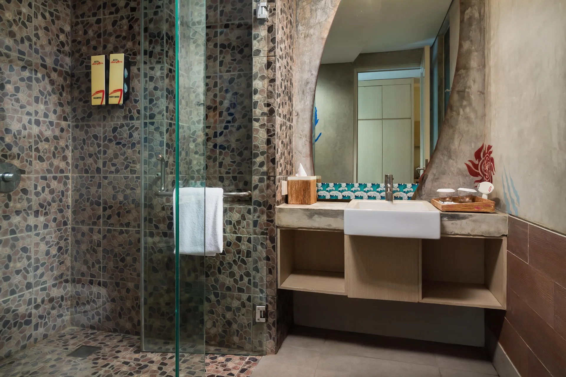 Bliss Surfer Hotel Legian Washroom