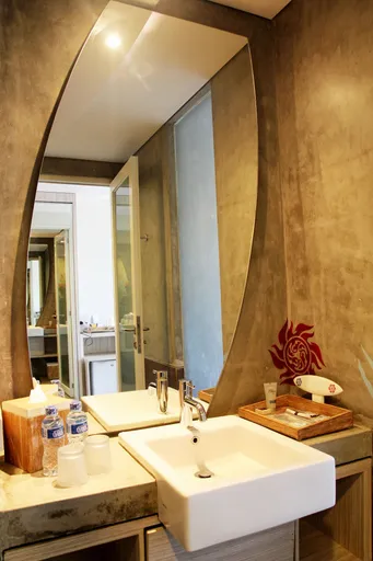 Bliss Surfer Hotel Legian Washroom