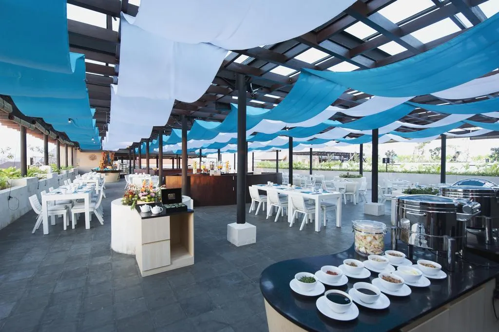 Ramada by Wyndham Bali Sunset Road Kuta Dining